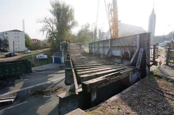 Demolarea podului de fier