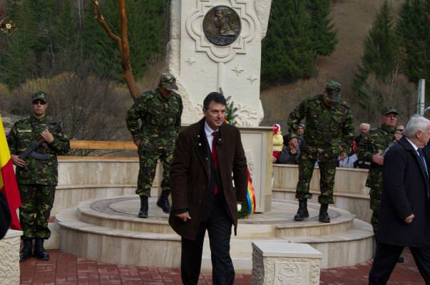 Deputatul Iulian Iancu, la monumentul lui Emil Rebreanu, comuna Palanca