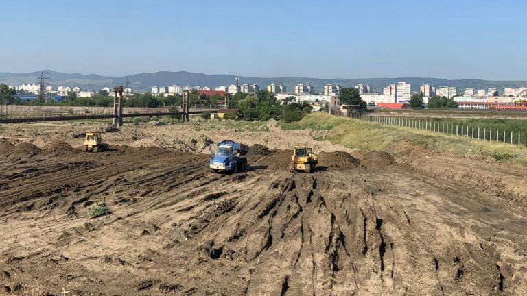 decolmatare lac insula agrement bacau