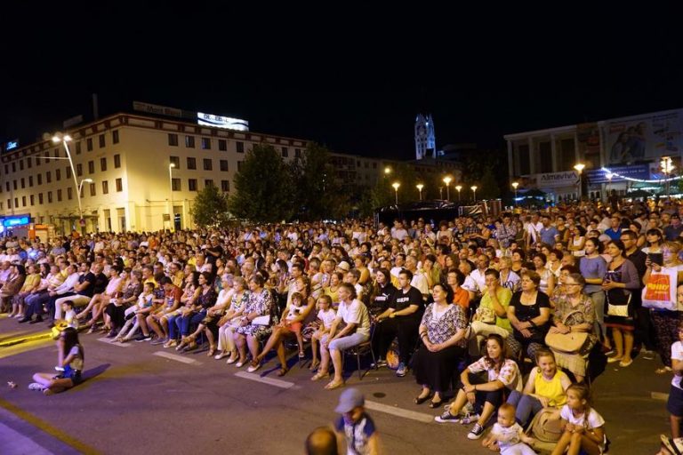 filarmonica piata tricolorului bacau