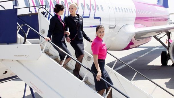 insotitor de bord WizzAir