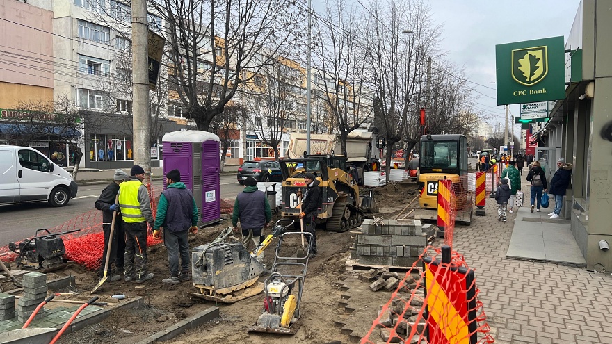 Primăria Bacău A început-o Cu Stângul! Prima Pistă De Biciclete Pe ...