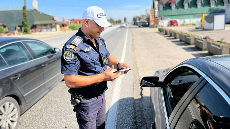 În două ore, polițiștii băcăuani au dat 13 sancțiuni și au ridicat 4 permise pe E85, în cadrul acțiunii “Speed”