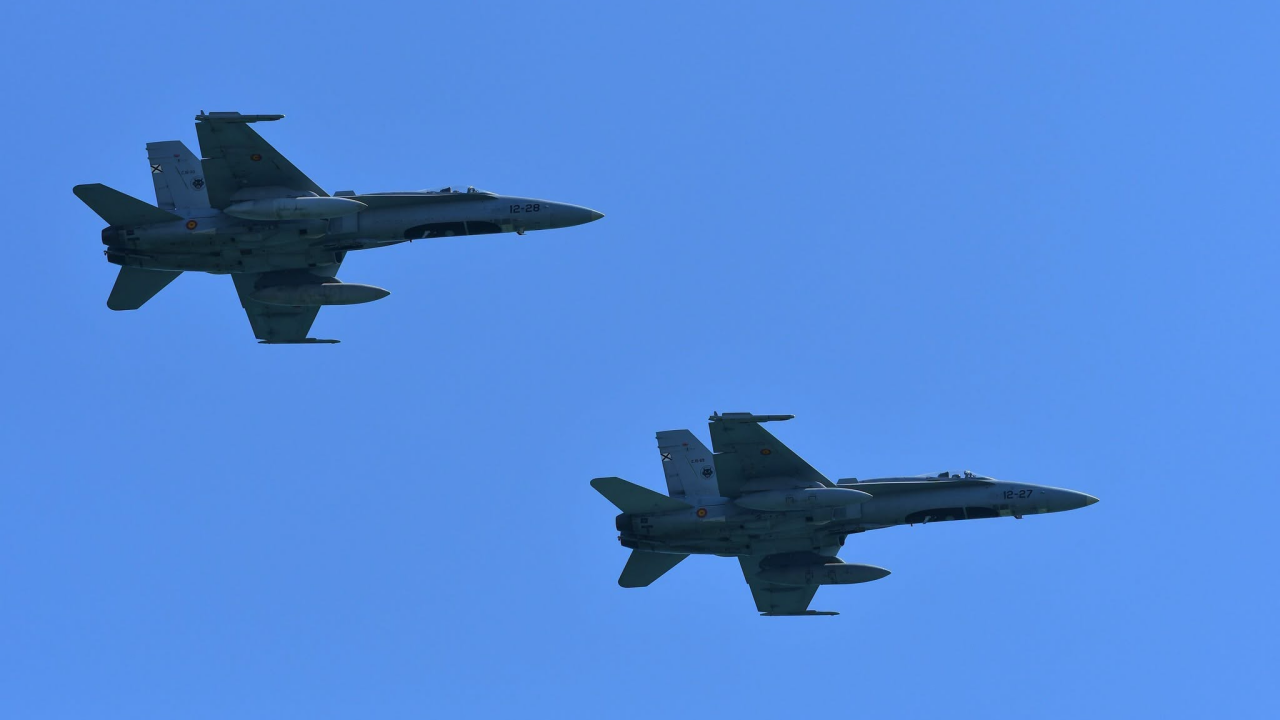 VIDEO – Două bubuituri puternice au speriat băcăuanii, joi dimineață. Alerte de drone în trei județe: F-16 românești, ridicate de la sol – UPDATE